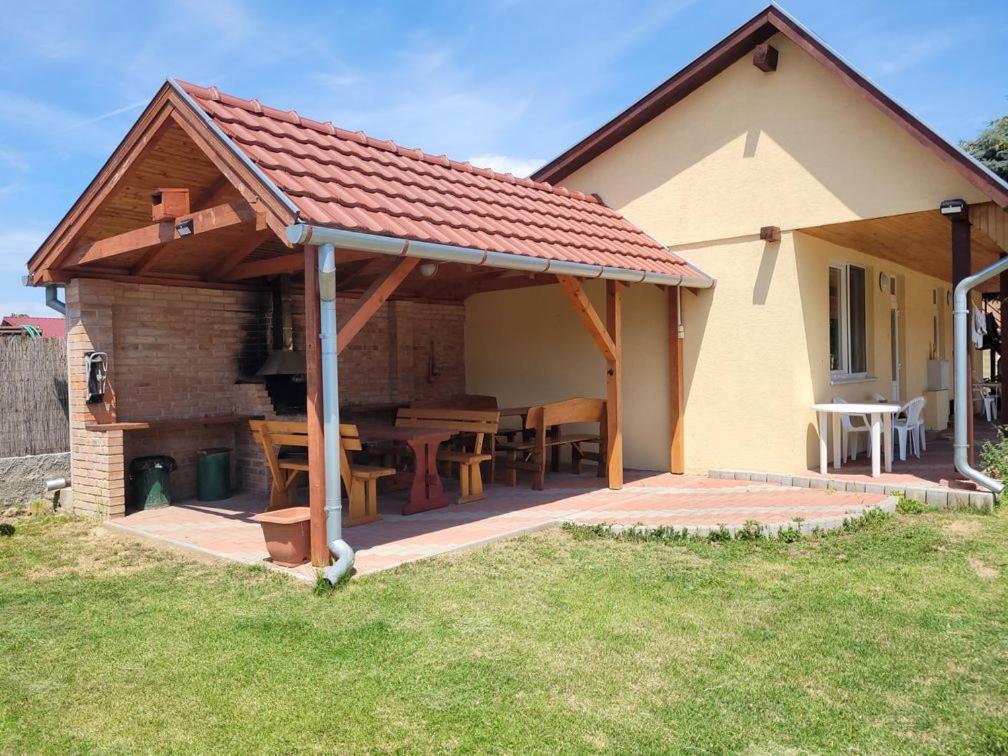 Alenka Sturovo Exterior foto
