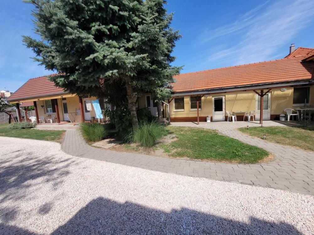 Alenka Sturovo Exterior foto